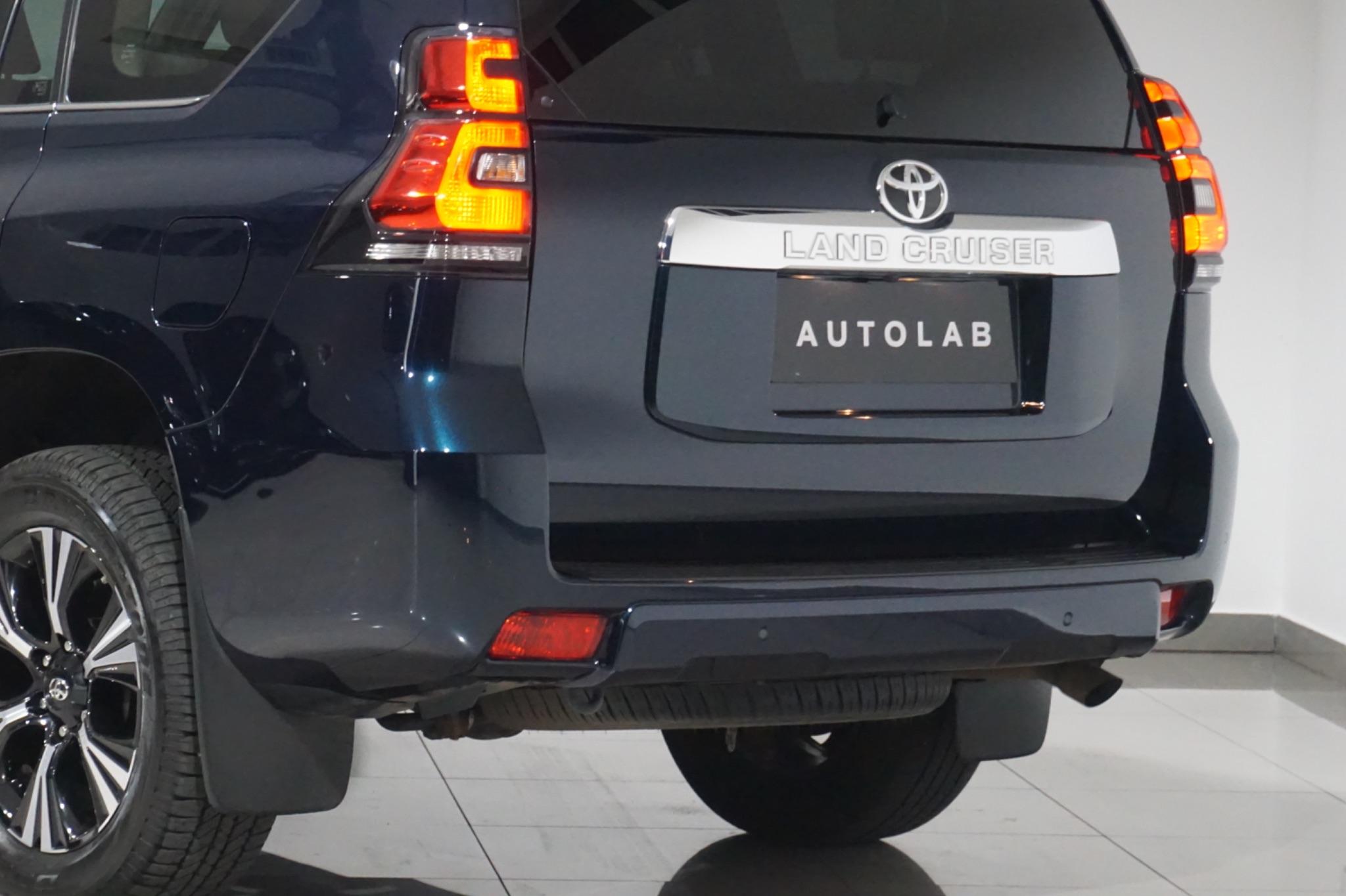 Toyota Land Cruiser 2.8D Invincible Auto 4WD Euro 6 (s/s) 5dr (7 Seat)